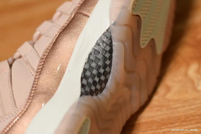 Low Air AH7860-105 GS Rose Gold 11 Jordan 0824